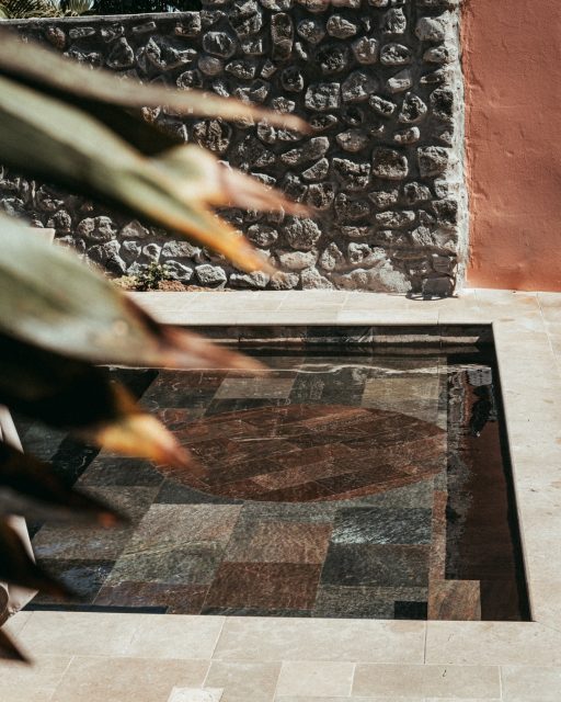 Aujourd’hui, une réalisation client qui met en valeur notre magnifique calcaire Granada 🤩

Cette pierre a une couleur douce qui apporte de la luminosité et une élégance intemporelle, parfaite pour des ambiances méditerranéennes ou contemporaines. ✨

Notre équipe est là pour vous conseiller et vous accompagner dans vos projets. 
Venez nous rendre visite :
42 rue Mahatma Gandhi à La Possession
lundi au vendredi de 8h à 17h et le samedi de 9h à 16h
0262 41 08 42 - 0693 11 14 74
contact@nature-energy.re
 
#natureenergy #macazin #pierrenaturelle #plagedepiscine