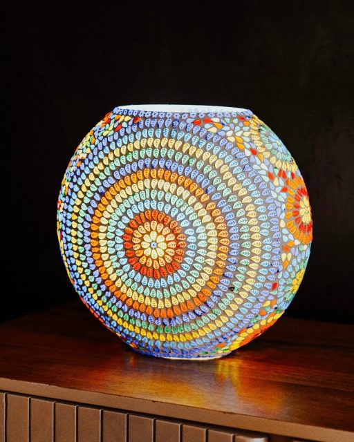 Illuminez votre intérieur d’une histoire unique. ✨

Ces lampes en mosaïque sont des pièces rares, façonnées à la main par un artisan qui choisit ses couleurs et compose son dessin avec soin.
Véritable œuvre d’art lumineuse. 🤩

Notre équipe est là pour vous conseiller et vous accompagner dans vos projets. Venez nous rendre visite :
42 rue Mahatma Gandhi à La Possession
lundi au vendredi de 8h à 17h et le samedi de 9h à 16h
0262 41 08 42 - 0693 11 14 74
contact@nature-energy.re
 
#naturenergy #macazin #decointerieure