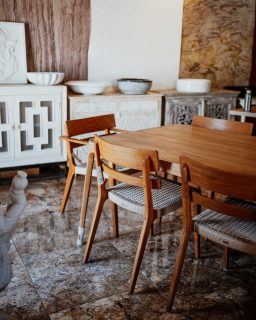 Ici, on aime les grandes tablées et encore plus quand elles sont joliements décorées.
Celle ci, aux lignes douces et arrondies en bois massif s’impose au coeur de votre maison avec simplicité et élégance. L’alliance avec ces chaises tressées viennent compléter cet ensemble mêlant tradition et modernité. ✨
👉🏽 C’est au 42 rue Mahatma Gandhi à La Possession
0262 41 08 42 - 0693 11 14 74
contact@nature-energy.re
*𝐷𝑎𝑛𝑠 𝑙𝑎 𝑙𝑖𝑚𝑖𝑡𝑒 𝑑𝑒𝑠 𝑠𝑡𝑜𝑐𝑘𝑠 𝑑𝑖𝑠𝑝𝑜𝑛𝑖𝑏𝑙𝑒𝑠.
 
#natureenergy #macazin