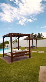 Un mur de pierre, un jacuzzi à l’ombre d’un vakoa, une oasis de sérénité.. une atmosphère authentique, sophistiquée et profondément apaisante. 🖤

📩 Vous avez réalisé un projet avec nos matériaux ? Envoyez-nous vos photos, nous serions ravis de les partager pour inspirer notre communauté !

📷 @travelsphotographies 

#NatureEnergy #MaCazin #iledelareunion #pierrenaturelle matierespures materiauxnaturels