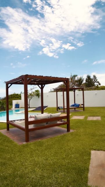 Un mur de pierre, un jacuzzi à l’ombre d’un vakoa, une oasis de sérénité.. une atmosphère authentique, sophistiquée et profondément apaisante. 🖤

📩 Vous avez réalisé un projet avec nos matériaux ? Envoyez-nous vos photos, nous serions ravis de les partager pour inspirer notre communauté !

📷 @travelsphotographies 

#NatureEnergy #MaCazin #iledelareunion #pierrenaturelle matierespures materiauxnaturels