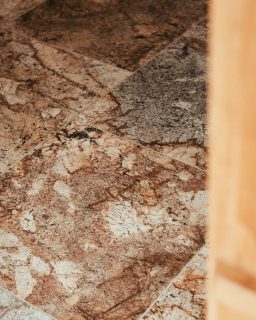 Entre pierre naturelle, bois massif et mobilier artisanal, ce projet client illustre parfaitement notre approche : des matériaux nobles, textures uniques pour une expérience sensorielle inoubliable ! 🤎
 

#NatureEnergy #MaCazin #NosMatériauxVosProjets